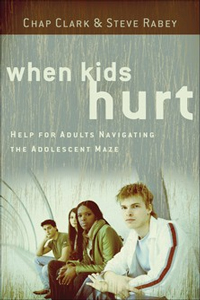 WHEN KIDS HURT:HELP FOR ADULTS NAVIGATING THE     